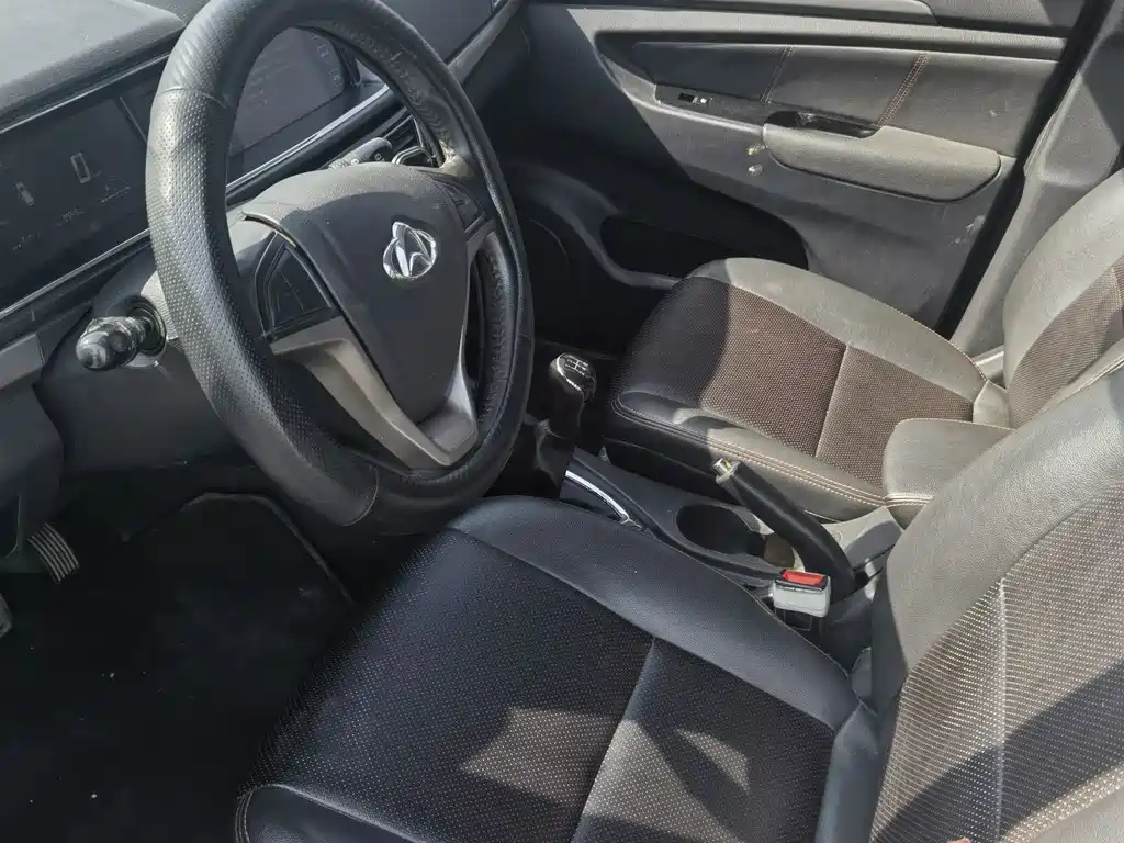 Changan Oshan A600 长安欧尚A600 2016款 1.5 L 手动豪华型6座