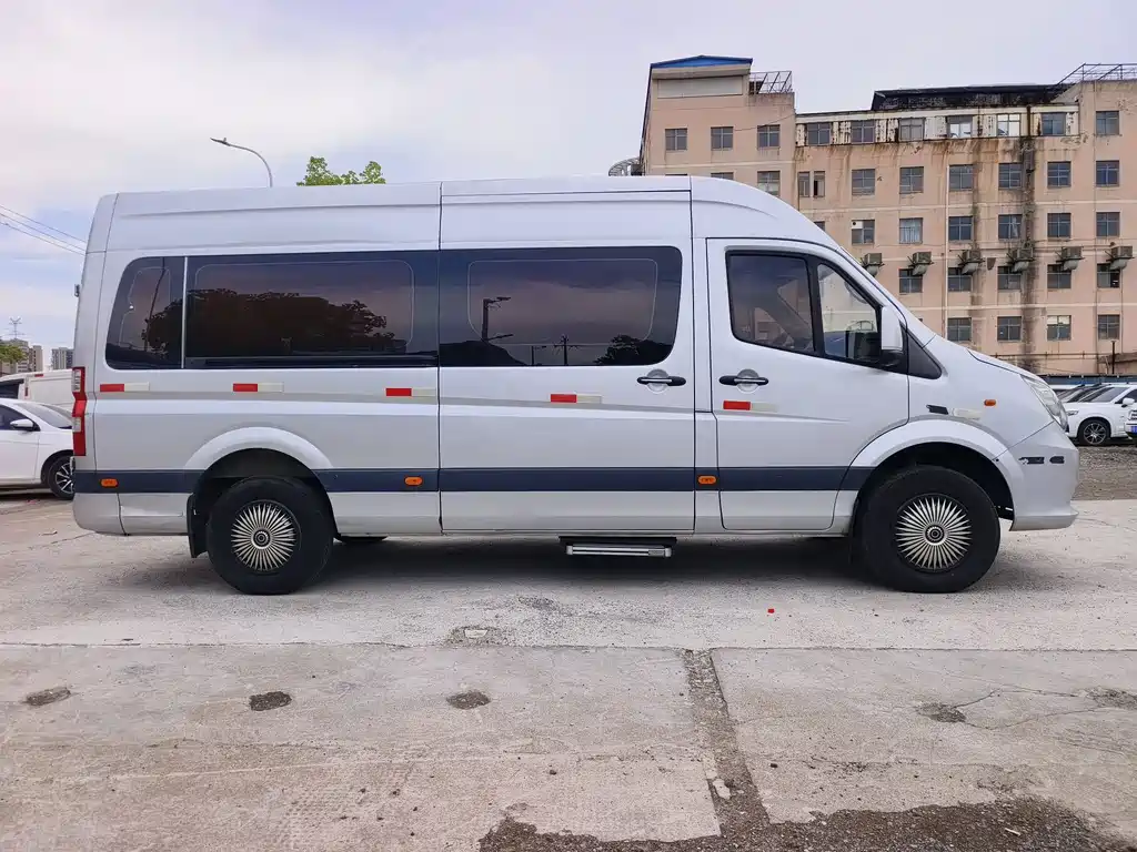 Toano 图雅诺 2020款 2.5 T 手动通途加长轴中顶9座4 J25 TC3