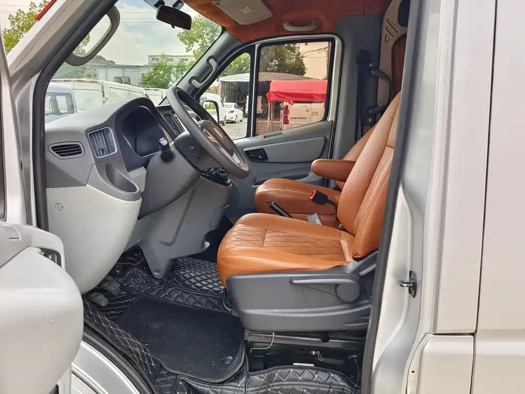 Toano 图雅诺 2020款 2.5 T 手动通途加长轴中顶9座4 J25 TC3
