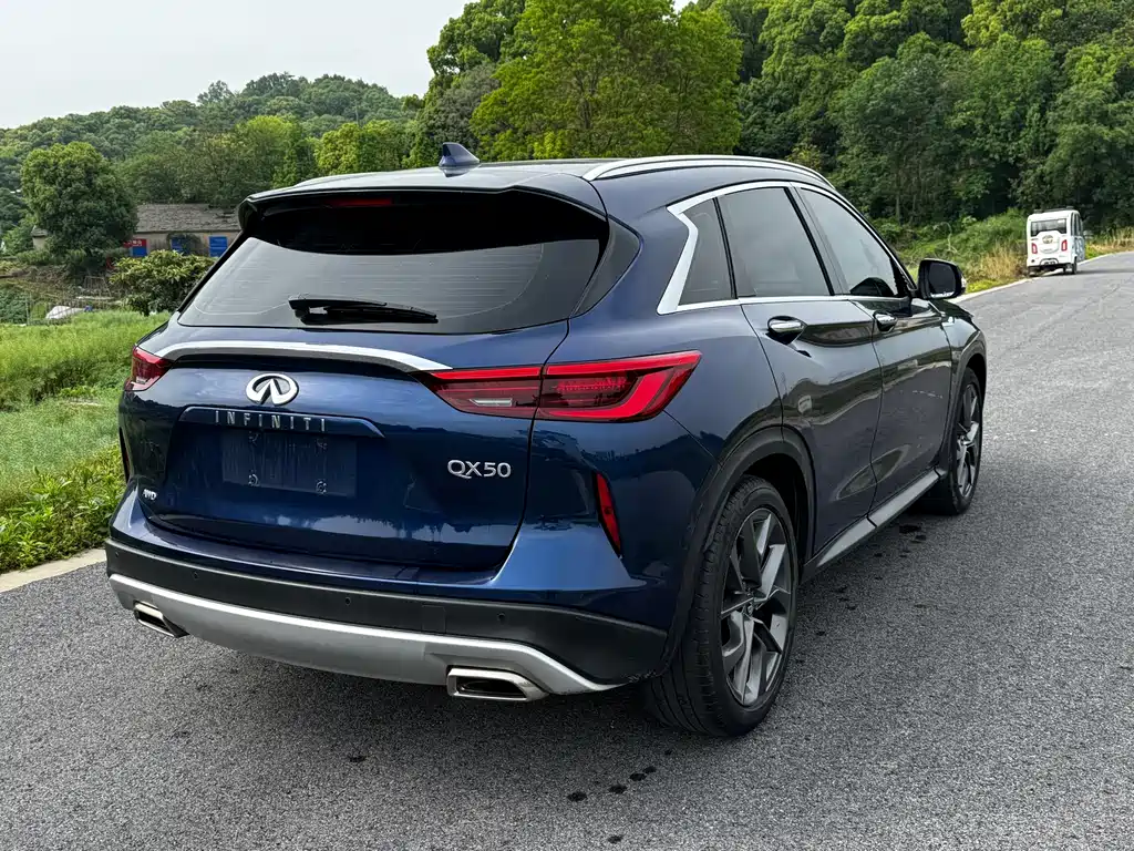 Infiniti QX50 2.0 T 4 WD Luxury