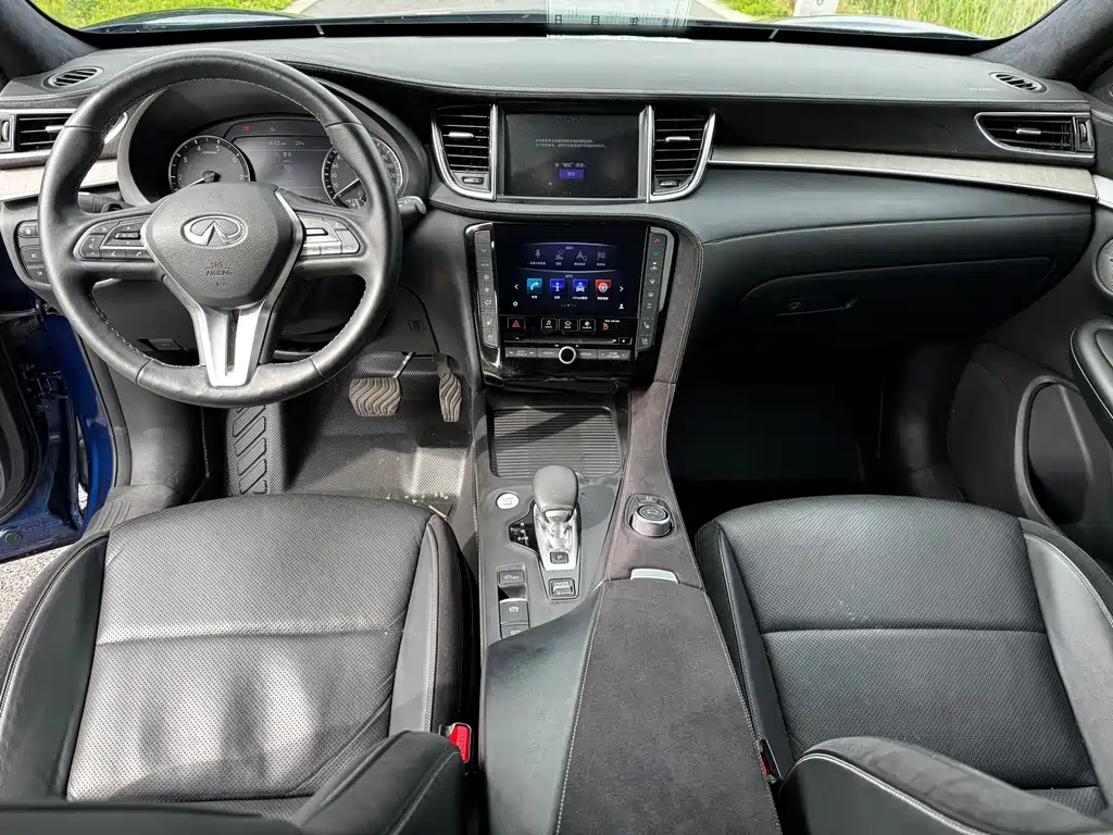 Infiniti QX50 2.0 T 4 WD Luxury
