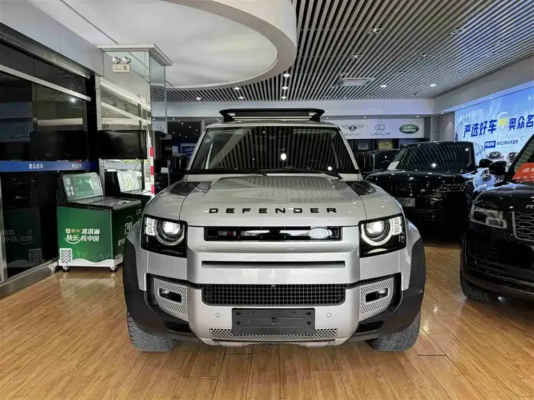 Land Rover Defender 110 P400 Dark Special Edition