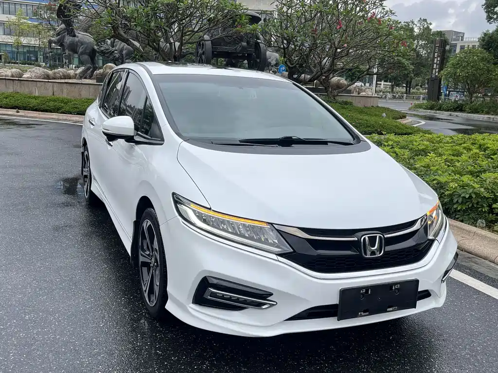 Jade 210 TURBO CVT Luxury 5-seat