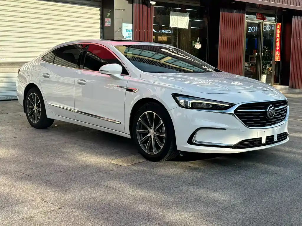 LaCrosse 28 T Luxury