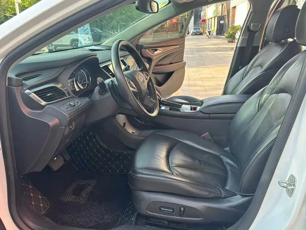 LaCrosse 28 T Luxury