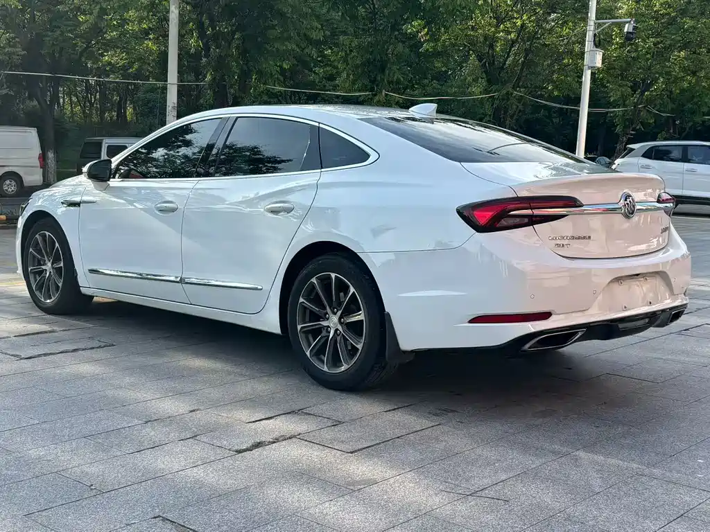LaCrosse 28 T Luxury