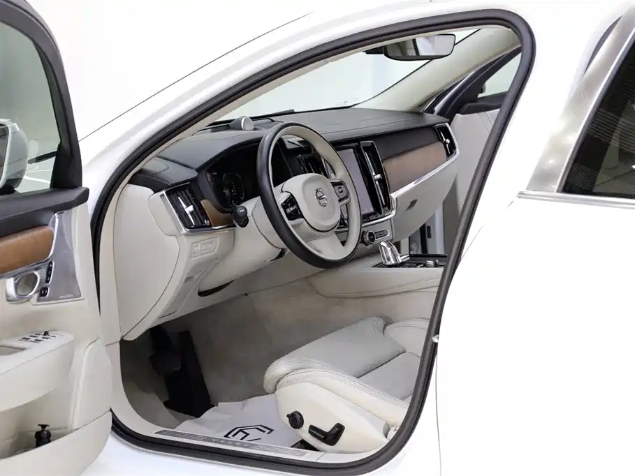 Volvo S90 PHEV T8 E Drive Hybrid Honor 3-seat CN-VI