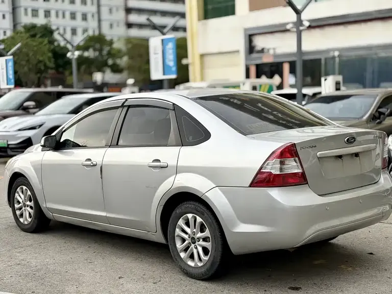 Ford Focus Sedan Classic 1.8 L Auto Basic
