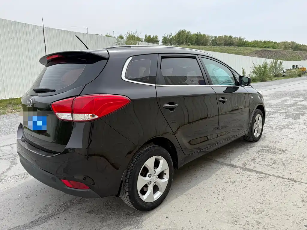 Carens 2.0 L 5-seat Auto Standard CN-IV