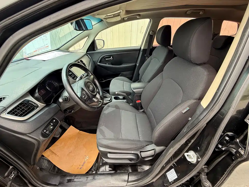 Carens 2.0 L 5-seat Auto Standard CN-IV
