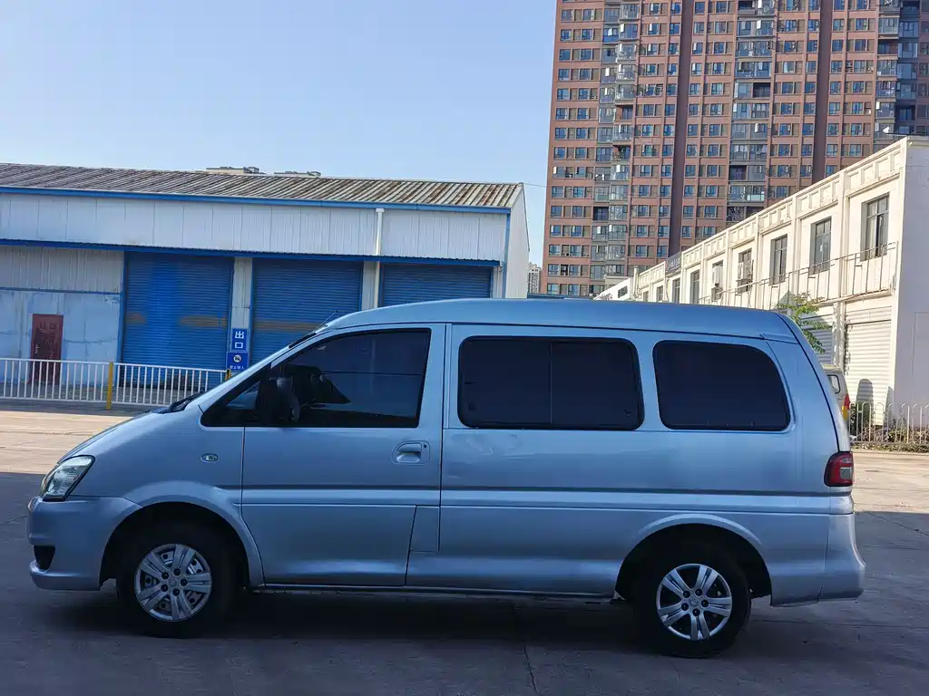 Lingzhi 菱智 2018款 M3 1.5 L 5座基本型