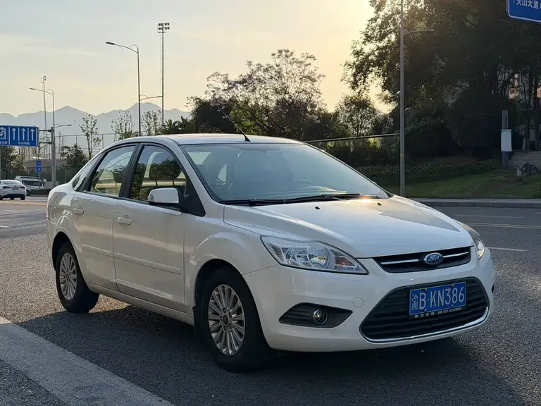 Ford Focus Sedan Classic 1.8 L Auto Fashion