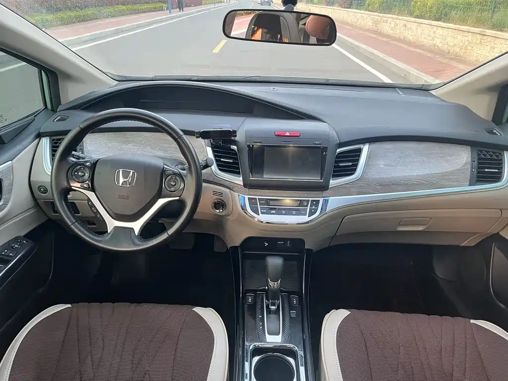 Jade 210 TURBO CVT Luxury 5-seat