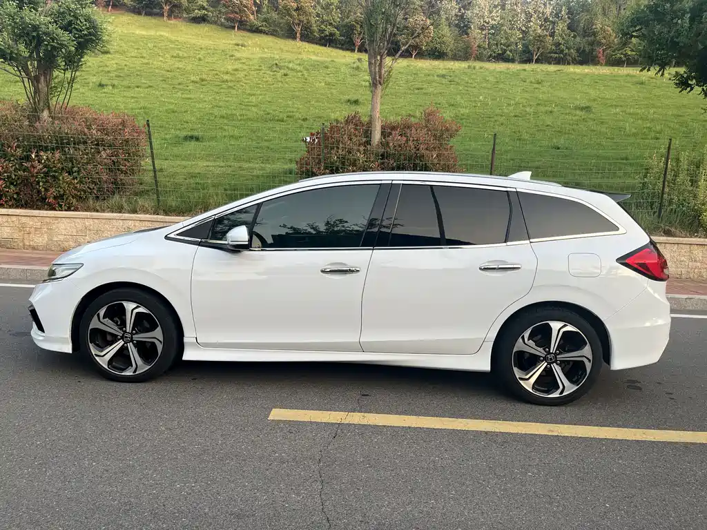 Jade 210 TURBO CVT Luxury 5-seat