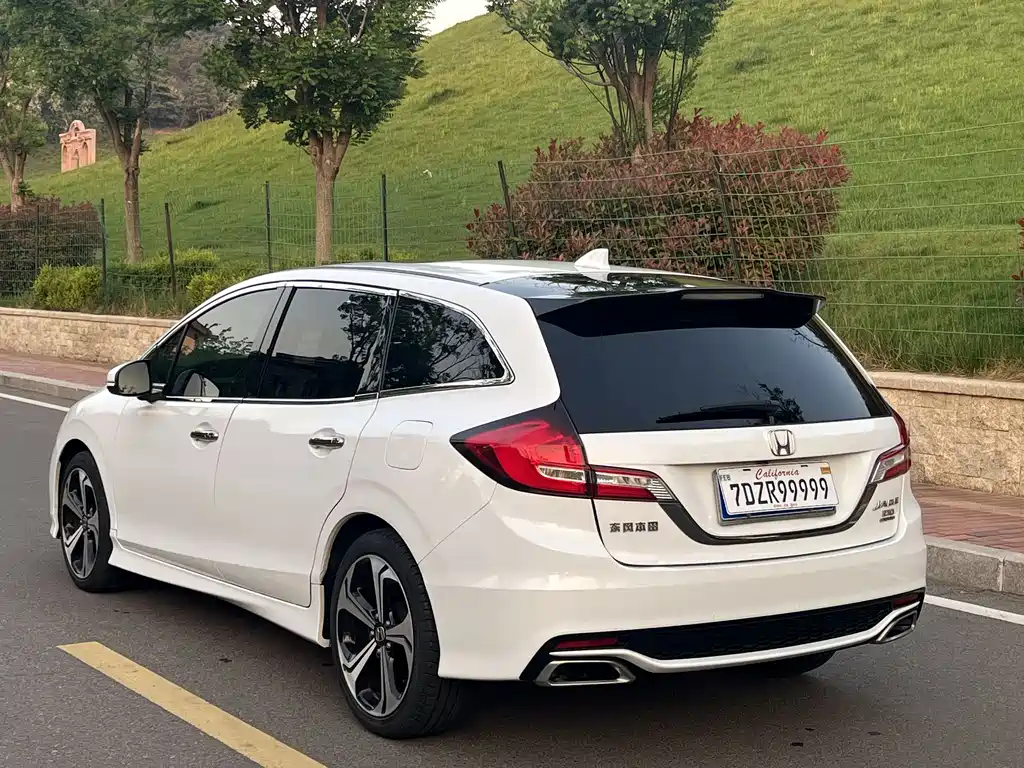 Jade 210 TURBO CVT Luxury 5-seat