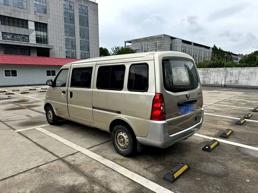 Wuling Rongguang 五菱荣光 2012款 1.5 L加长标准型