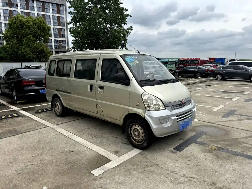 Wuling Rongguang 五菱荣光 2012款 1.5 L加长标准型