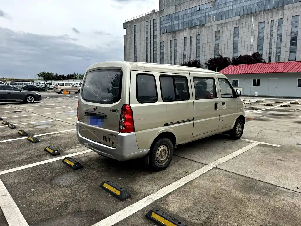 Wuling Rongguang 五菱荣光 2012款 1.5 L加长标准型