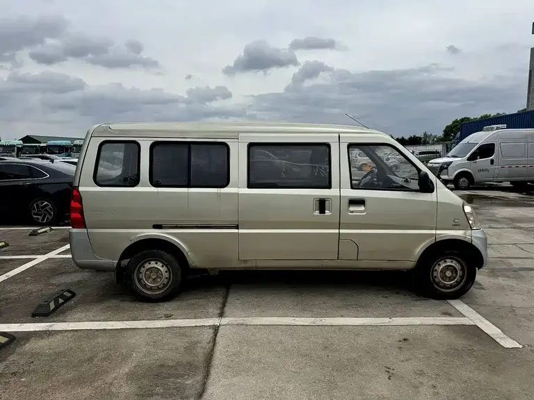 Wuling Rongguang 五菱荣光 2012款 1.5 L加长标准型