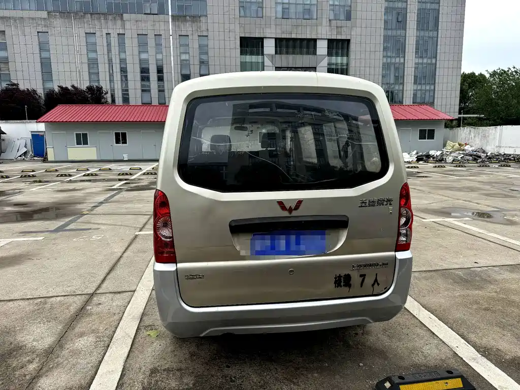 Wuling Rongguang 五菱荣光 2012款 1.5 L加长标准型