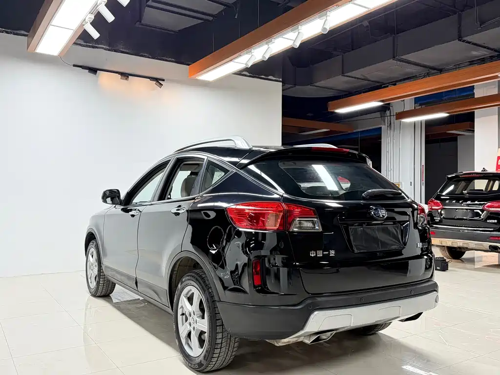 Besturn X80 2.0 L Auto Luxury