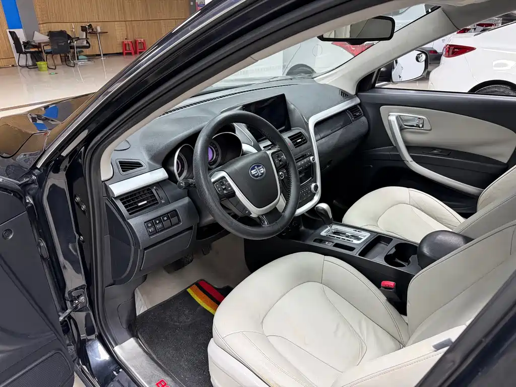 Besturn X80 2.0 L Auto Luxury