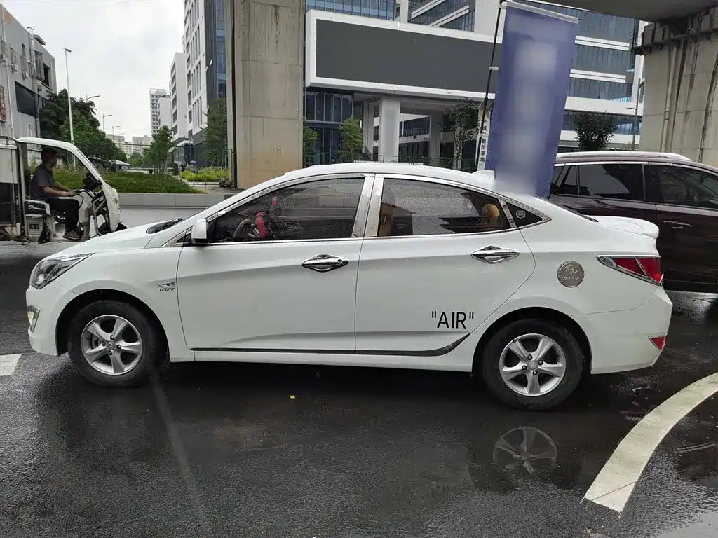 Accent 1.4 L Auto Intelligent GLS