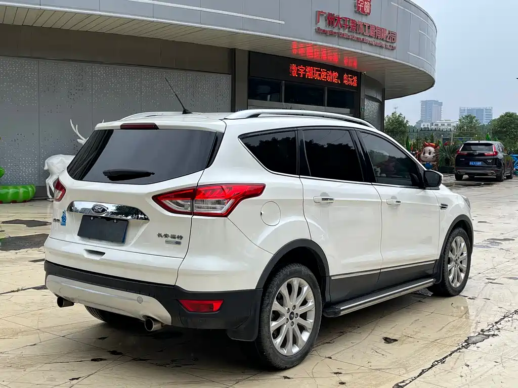 Kuga 1.5 L GTDi 4 WD Elite