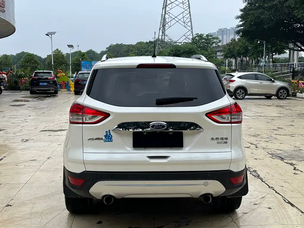 Kuga 1.5 L GTDi 4 WD Elite