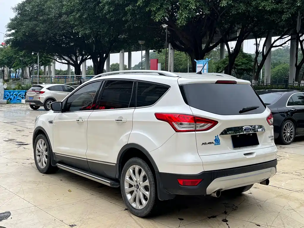 Kuga 1.5 L GTDi 4 WD Elite
