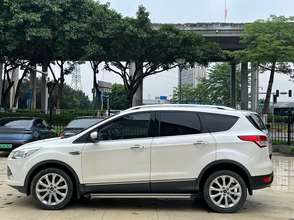Kuga 1.5 L GTDi 4 WD Elite