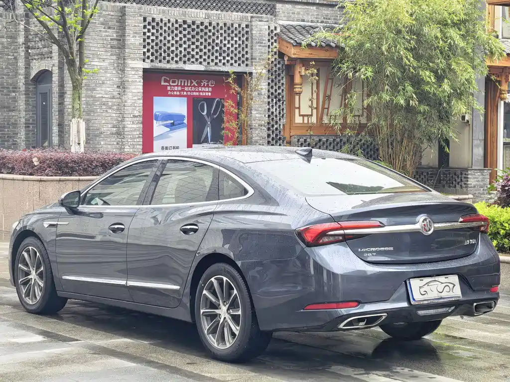 LaCrosse 28 T Luxury
