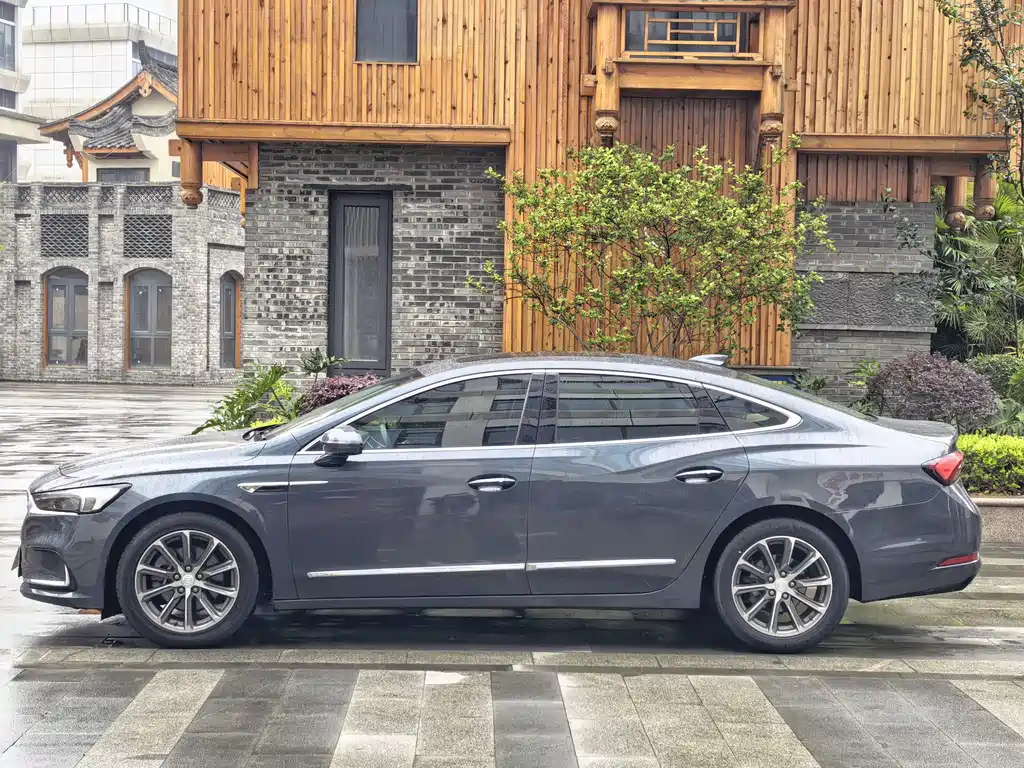 LaCrosse 28 T Luxury