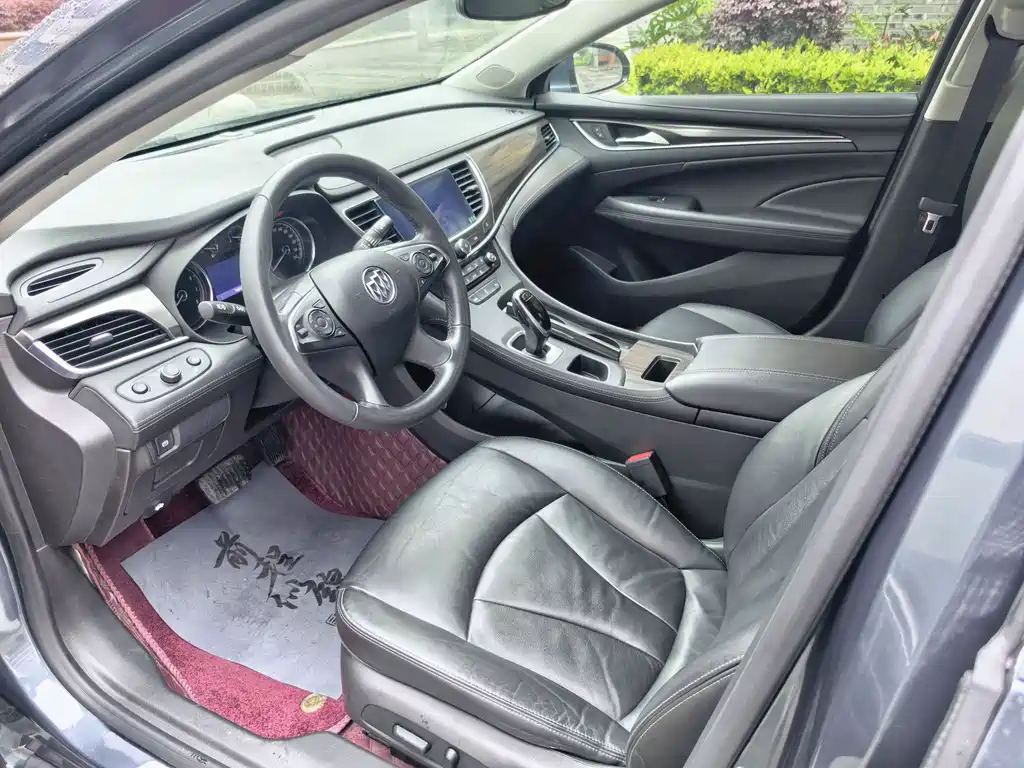 LaCrosse 28 T Luxury