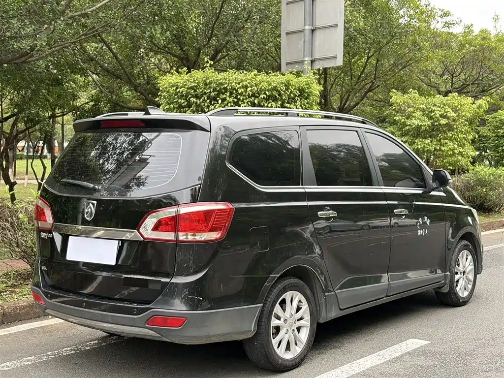 Baojun 730 宝骏730 2015款 1.8 L 手动豪华导航ESP版 7座