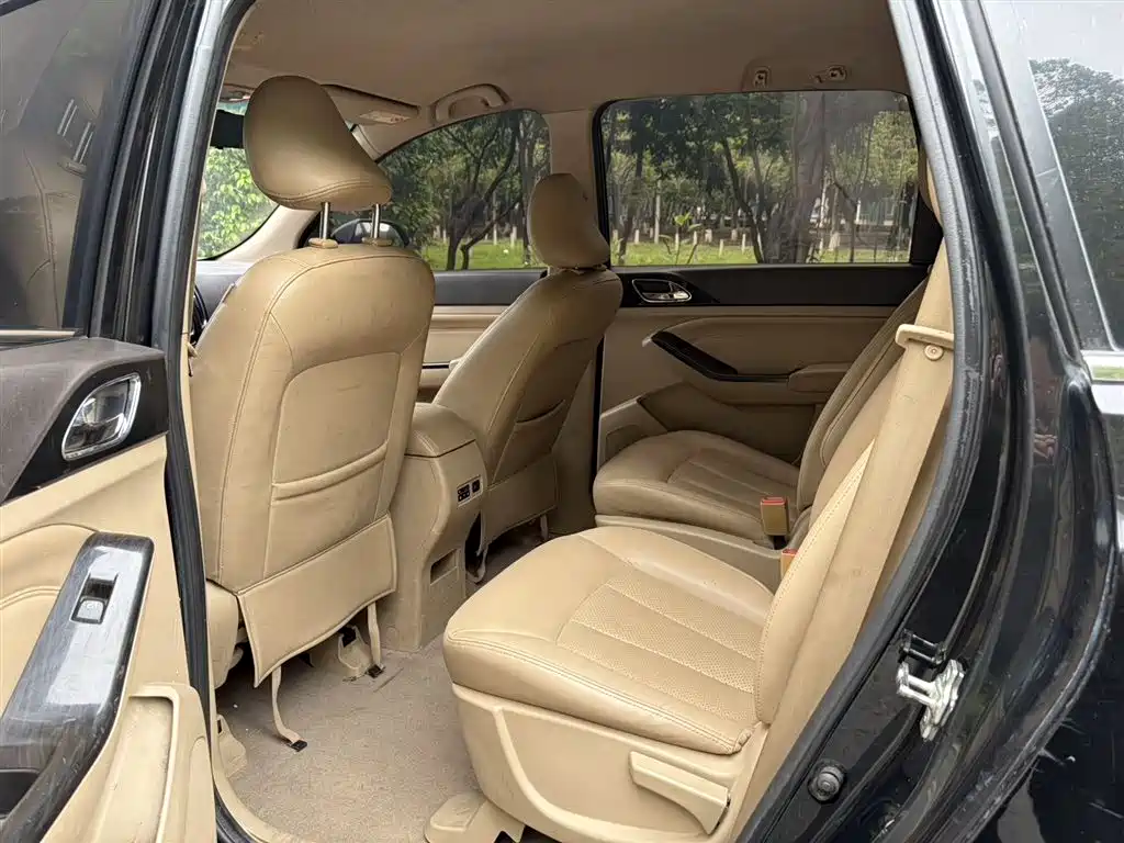Baojun 730 宝骏730 2015款 1.8 L 手动豪华导航ESP版 7座