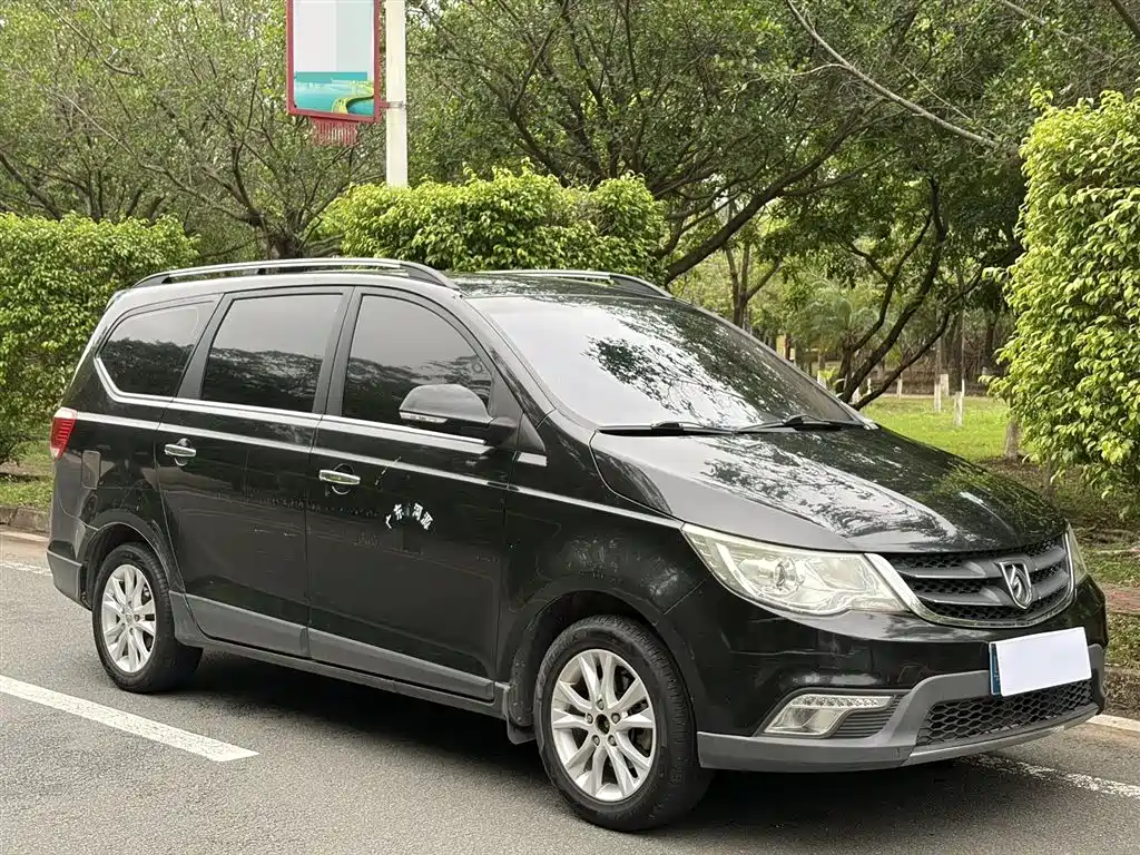 Baojun 730 宝骏730 2015款 1.8 L 手动豪华导航ESP版 7座