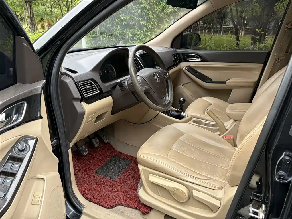 Baojun 730 宝骏730 2015款 1.8 L 手动豪华导航ESP版 7座