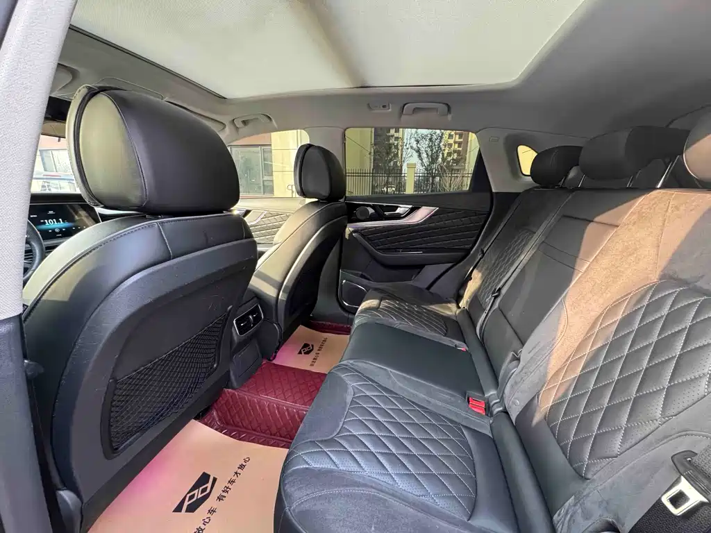 Hongqi HS5 2.0 T Connected Flagship Enjoyment 4 WD