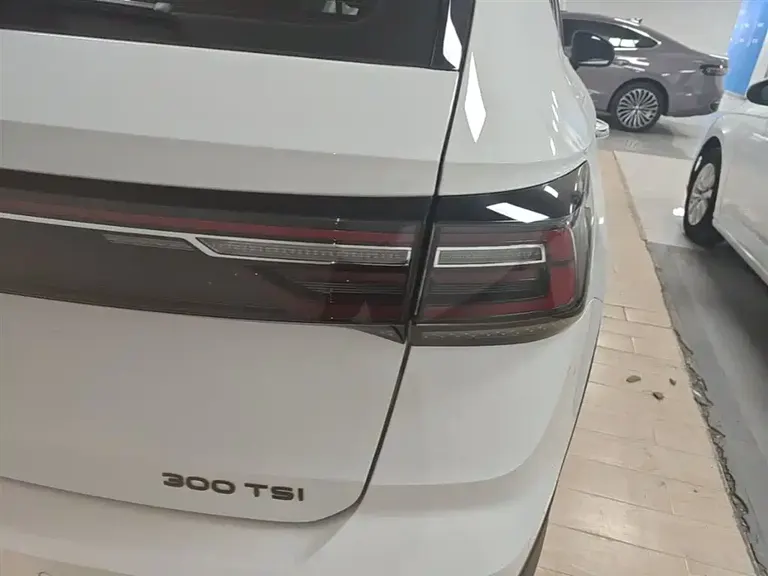 Volkswagen Tharu 300 TSI 2 WD Moon Supreme