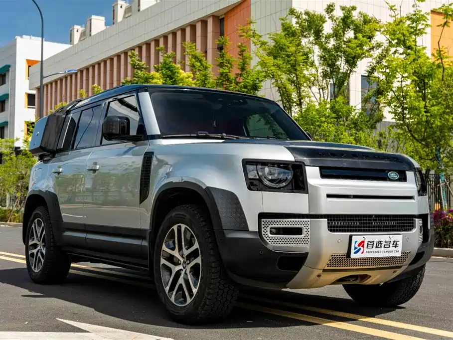 Land Rover Defender 110 P400 Dark Special Edition