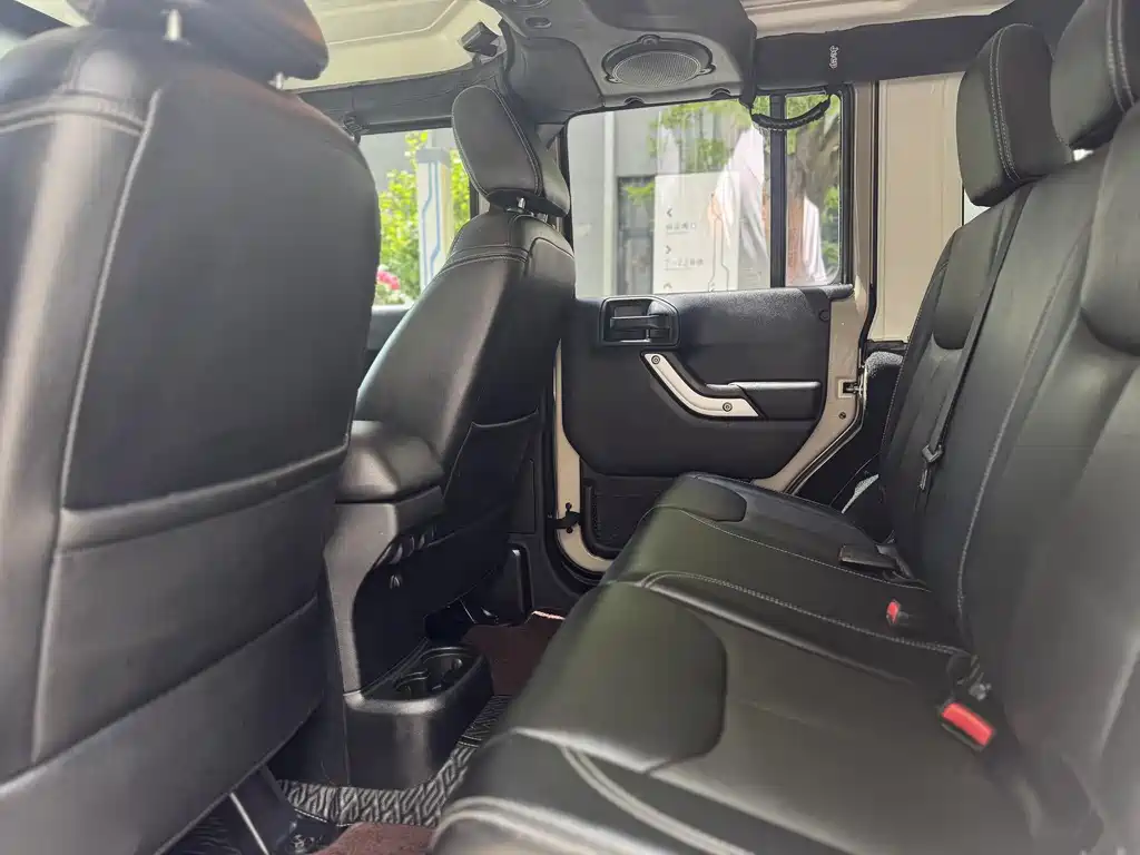 Wrangler 3.0 L Sahara 4-door Comfort Enjoyment