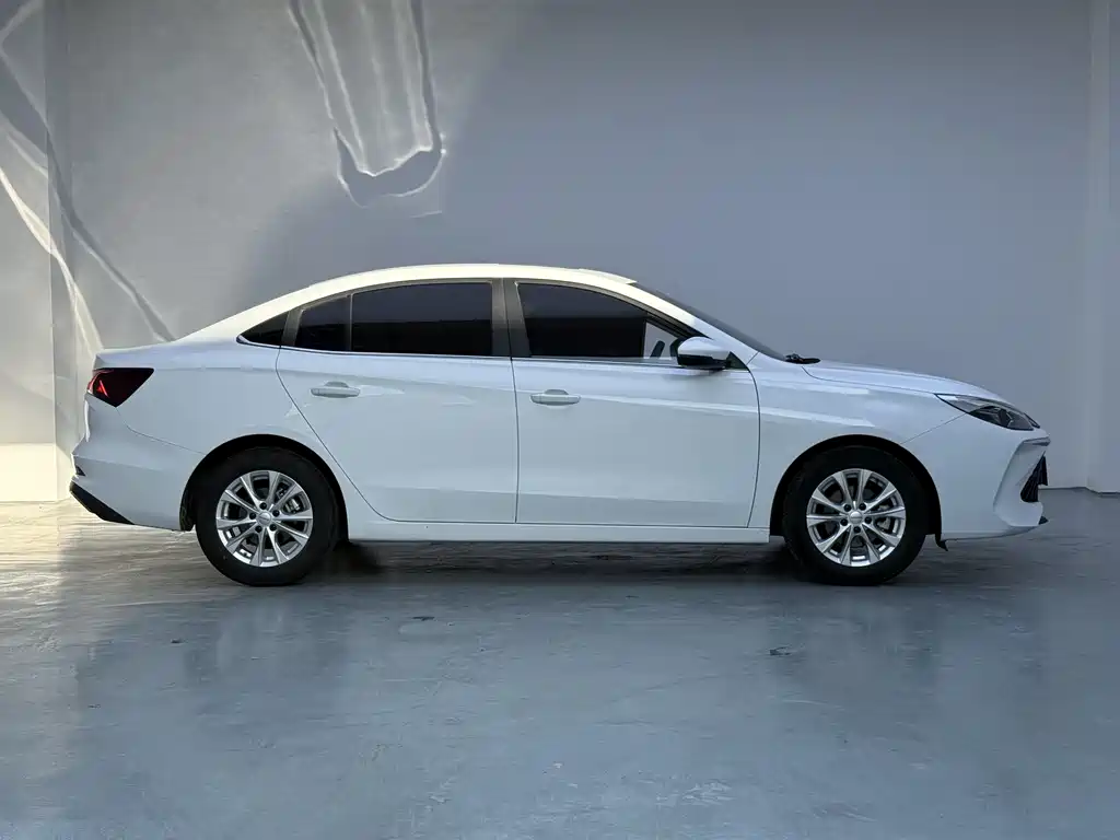 Roewe i5 1.5 L CVT Luxury