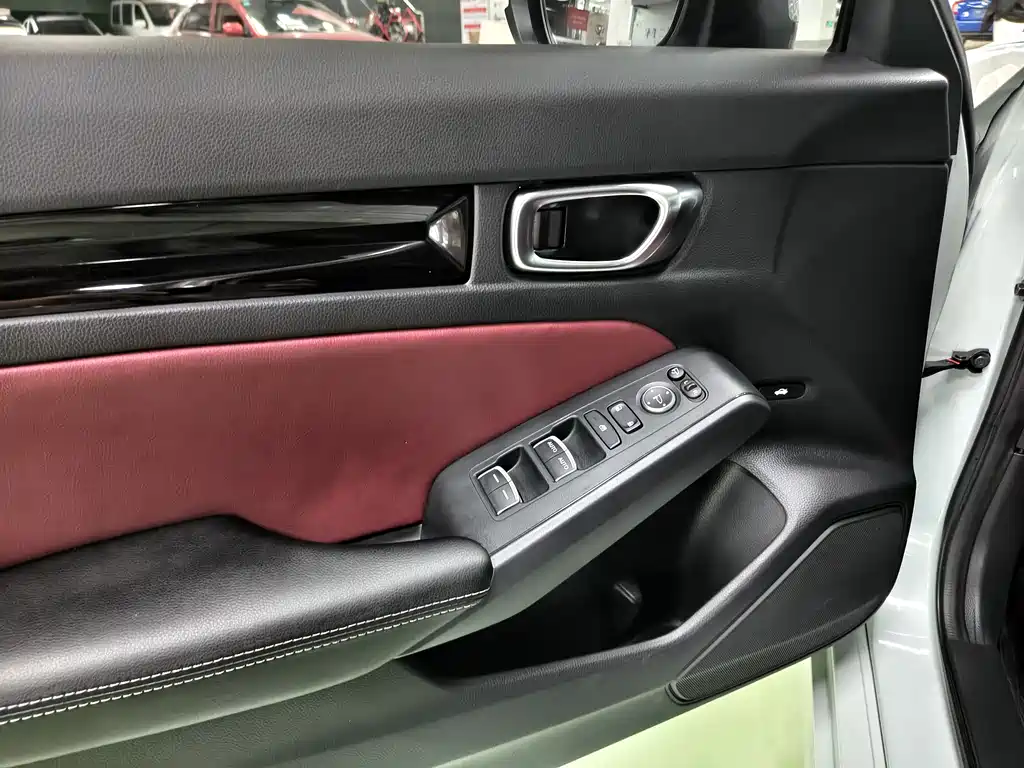 Civic 2.0 L e:HEV Pioneer