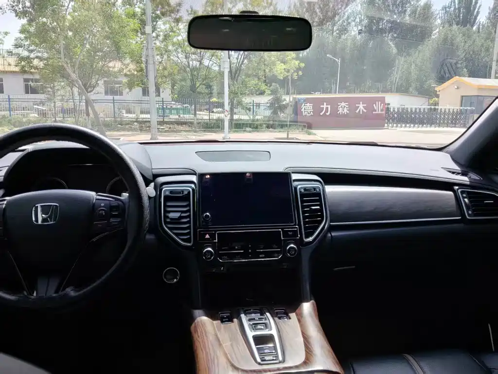 Honda UR-V 本田UR-V 2023款 240 TURBO 两驱致境版