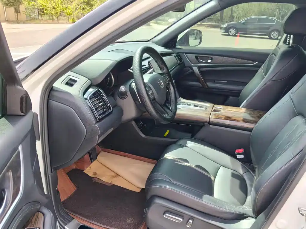 Honda UR-V 本田UR-V 2023款 240 TURBO 两驱致境版