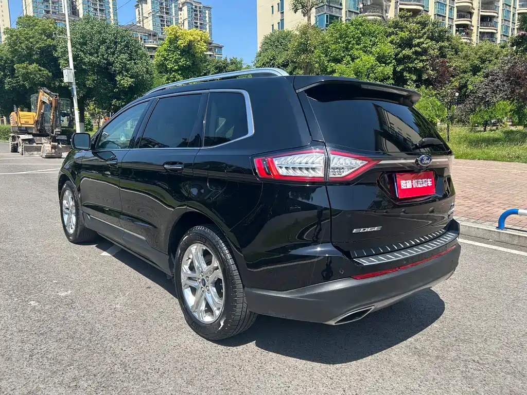 Edge EcoBoost 245 4 WD Grand Sharp 7-seat