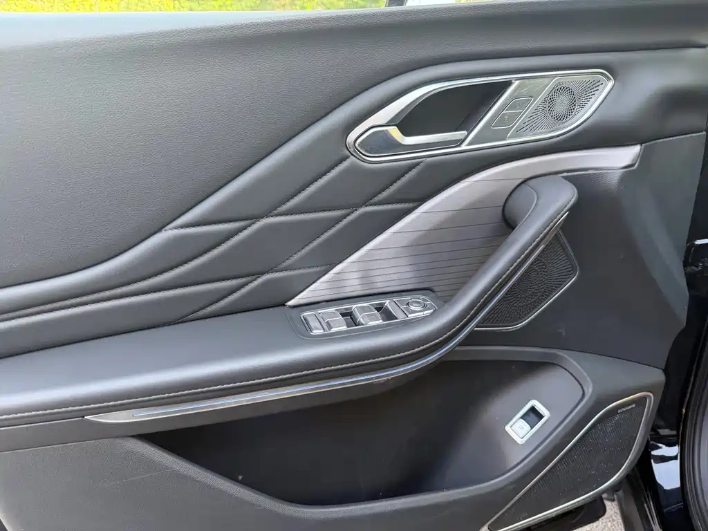 Hongqi HS7 PHEV 2.0 T PHEV 4 WD Flagship Smooth 6-seat