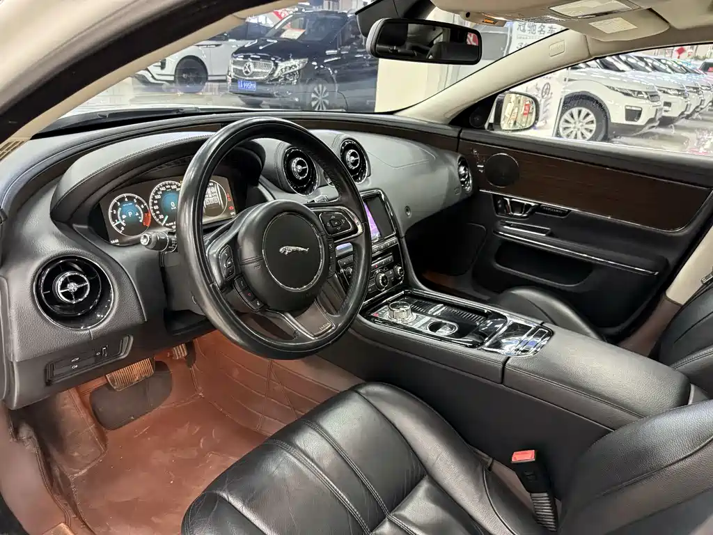 Jaguar XJ XJL 3.0 SC 2 WD Graceful Business