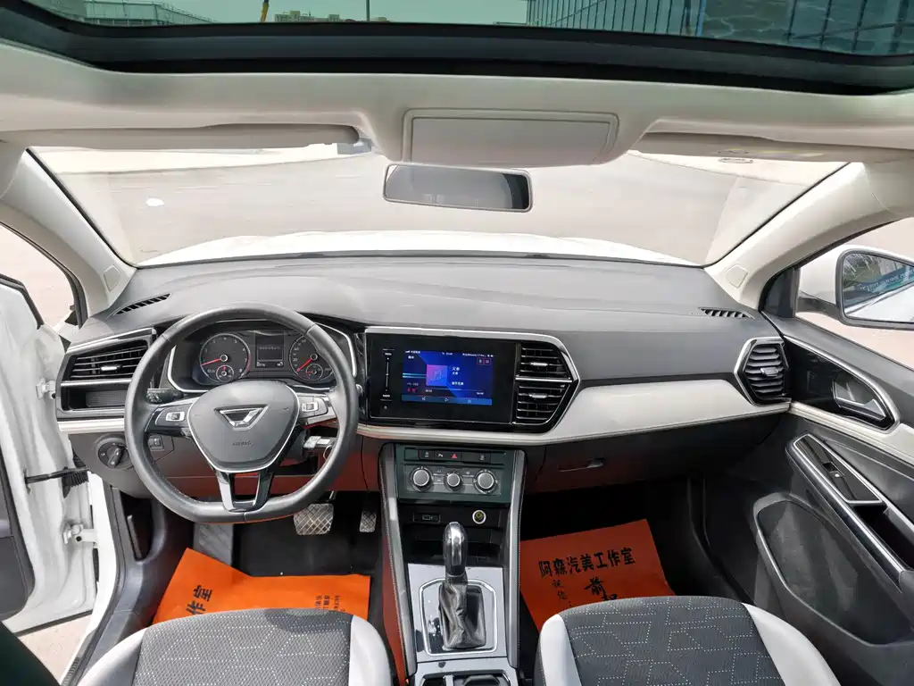 Jetta VS7 280 TSI Auto Progressive